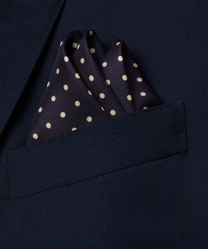 Seideneinstecktuch mit Punkten in Navy & Neutral